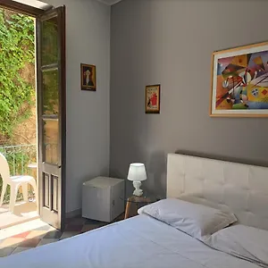 Ortigia Basic -locazione Turistica Bed & Breakfast Syracuse